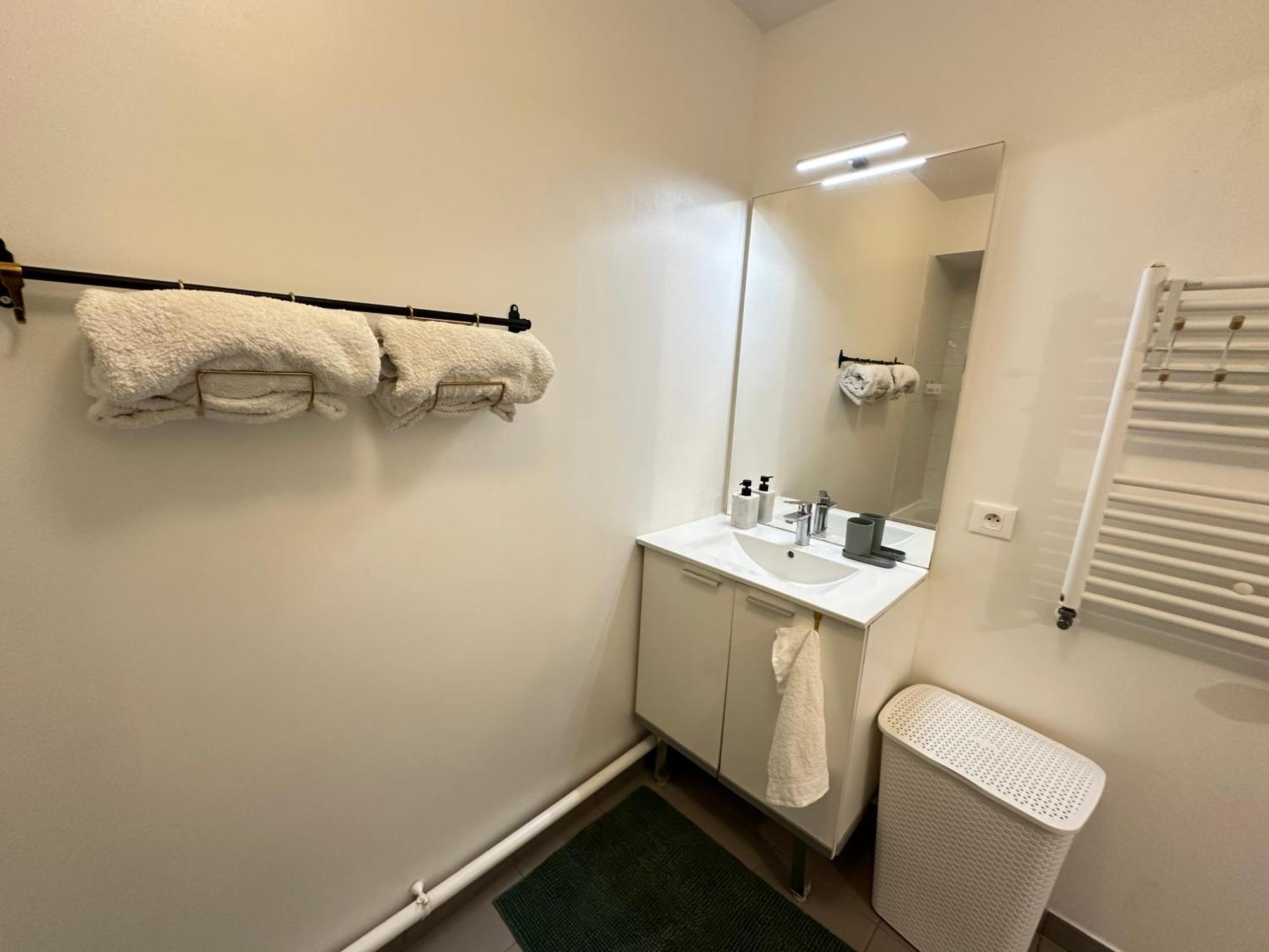 Agreable 3 Pieces Avec Parking Proche Gare Et Paris By Immo Kit Apartment La Courneuve